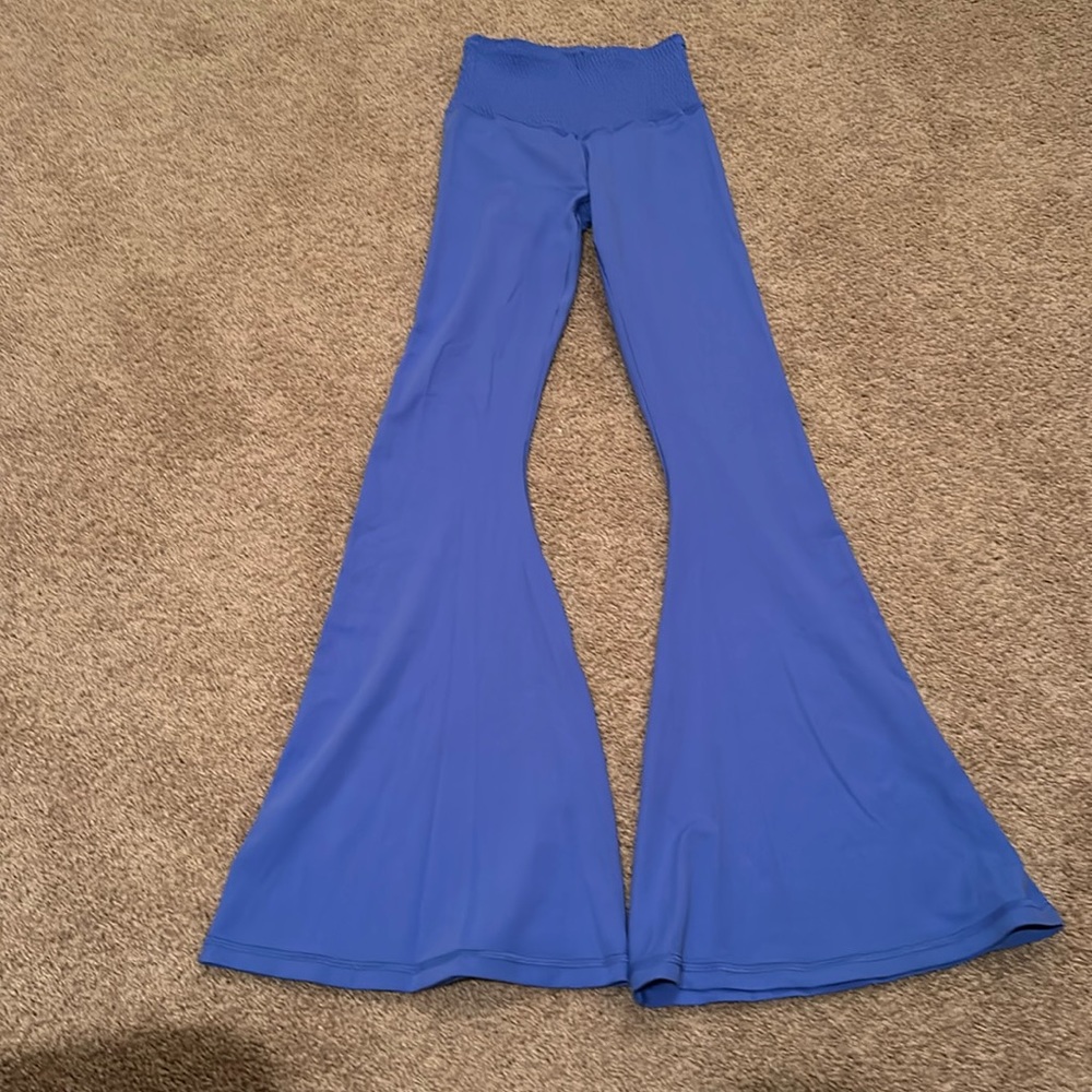 OFFLINE by Aerie Real Me super flare hi-rise smocked waist leggings. Size Small